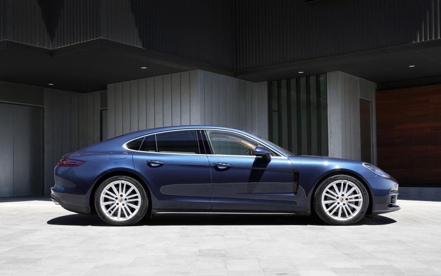  Porsche Panamera 4S 2017 года  (AU) (фото 2 из 11)